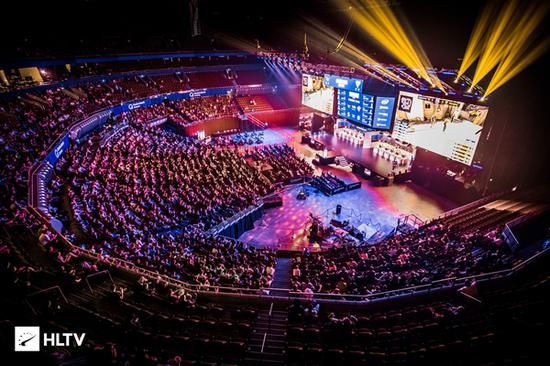 六联智能发布Strix Halo迷你主机AXB3502，超小体积与强大性能兼备